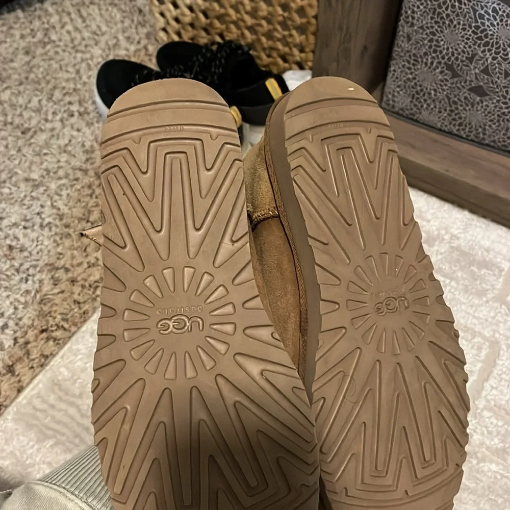 UGG Tan Winter Boots with Bow - Picture 5 of 7